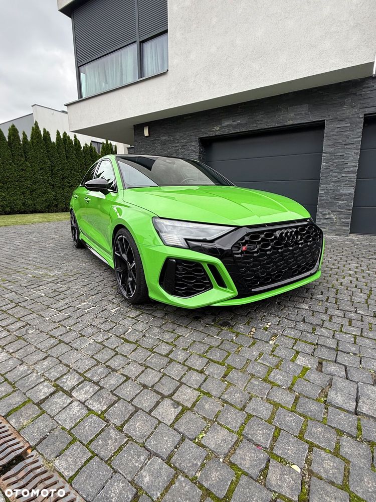 Audi RS3 Limousine - 1