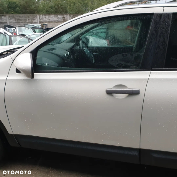 NISSAN QASHQAI I DRZWI LEWY PRZOD 326G 09R