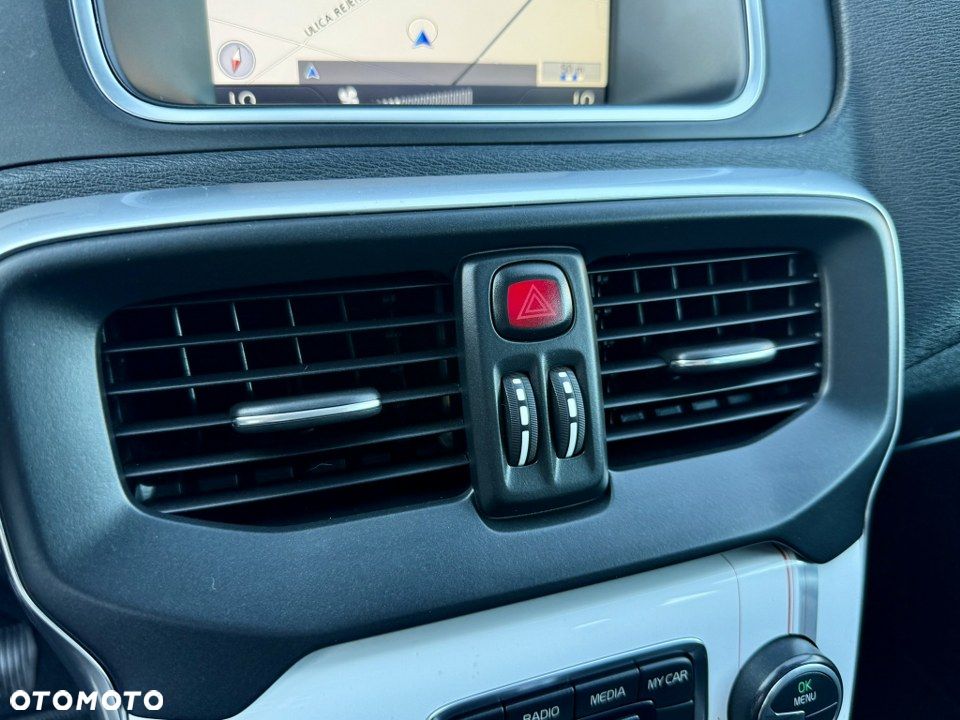 Volvo V40 T3 Summum - 24