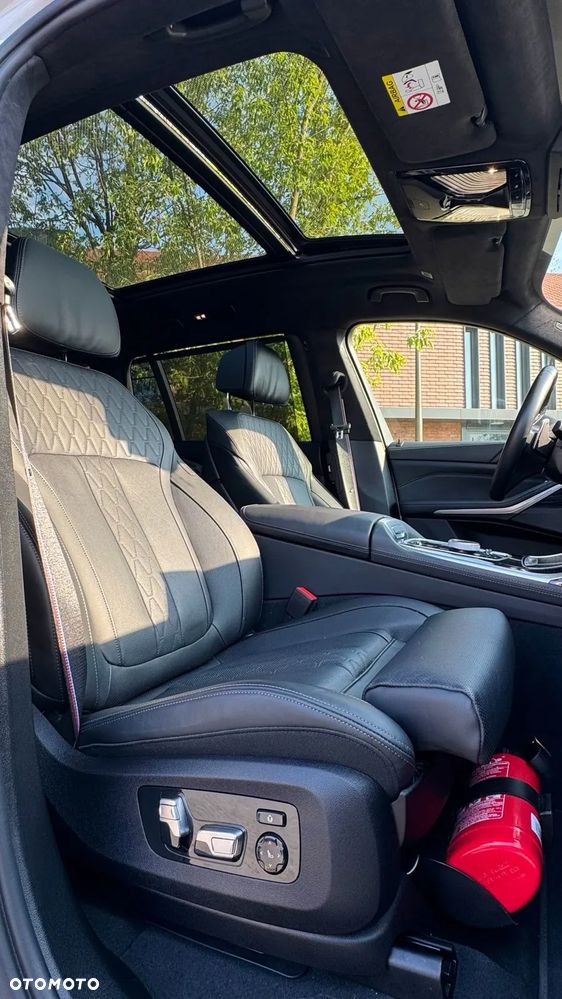BMW X7 - 7