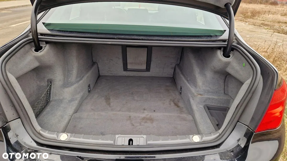 BMW Seria 7 750i - 10