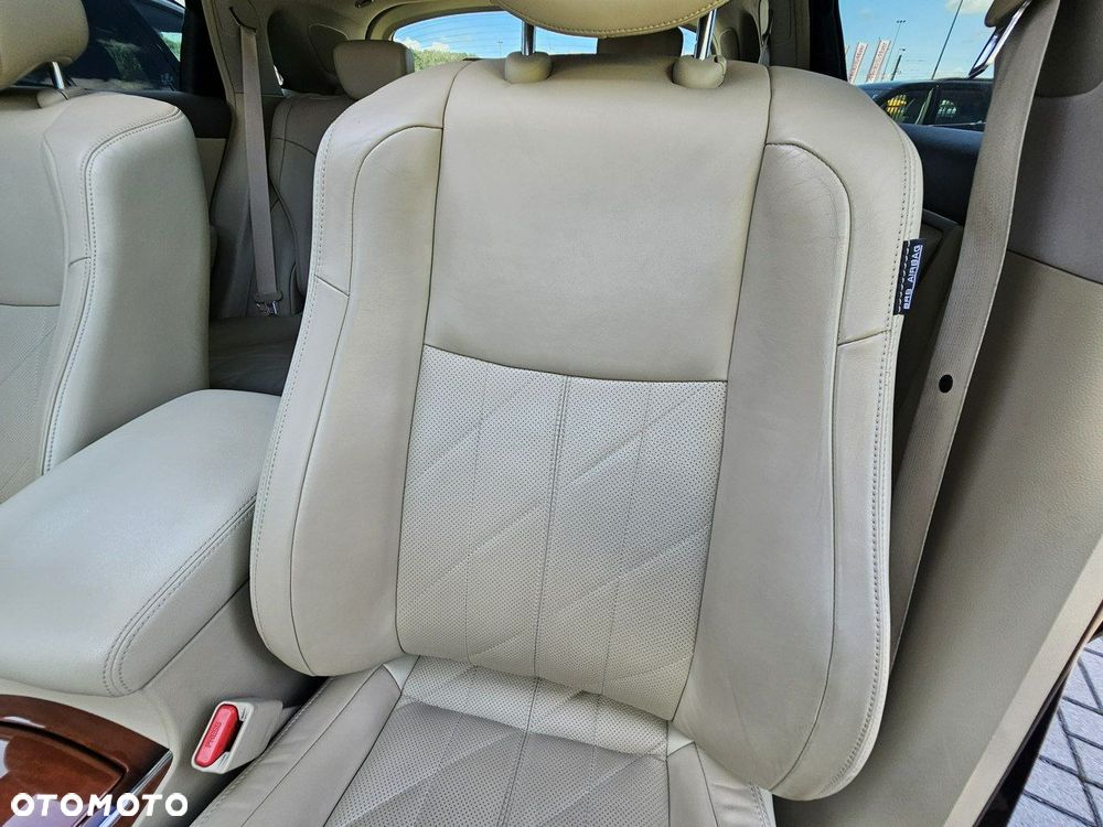 Infiniti QX70 - 11