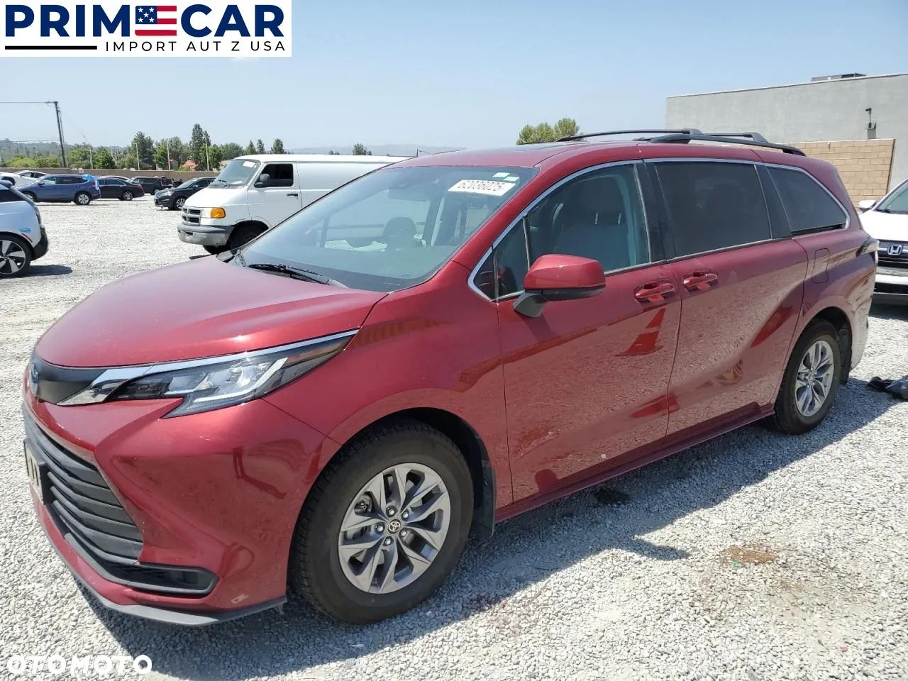 Toyota Sienna - 1
