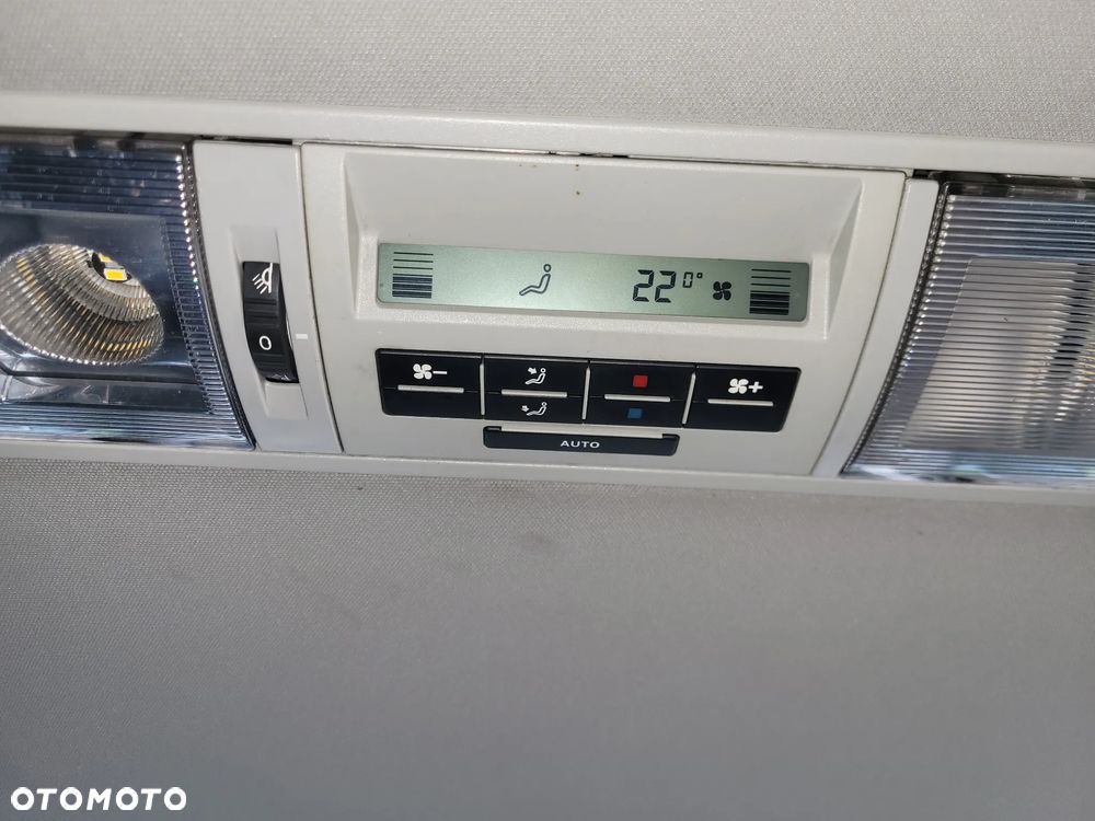 Volkswagen Caravelle - 16