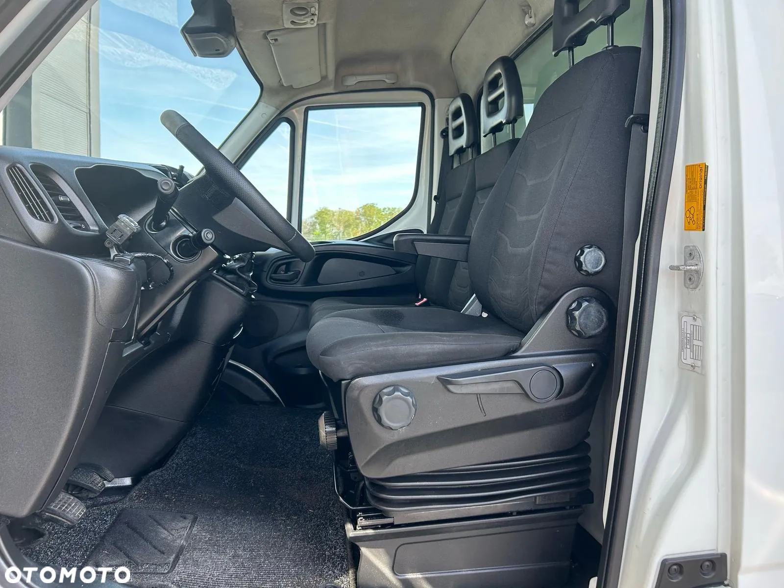 Iveco Daily 35C15 3.0 HPI Chłodnia 400cm długości + winda 1000kg **Niski przebieg**Bez AdBlue**Klima**Sprowadzony**Super stan** - 12