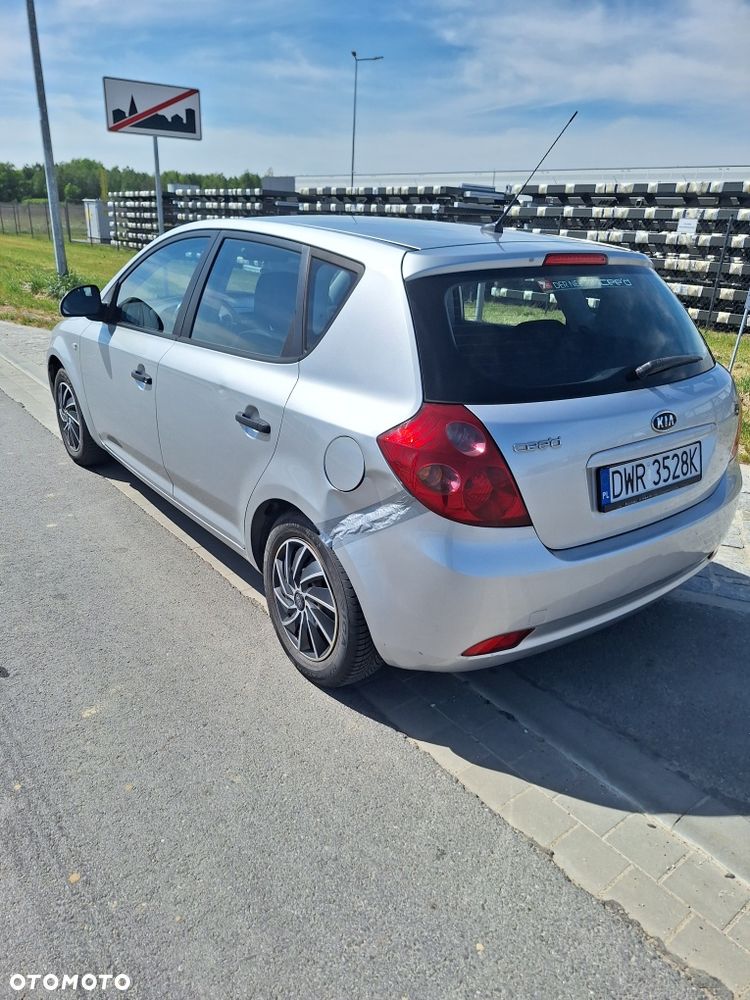 Kia Ceed - 4