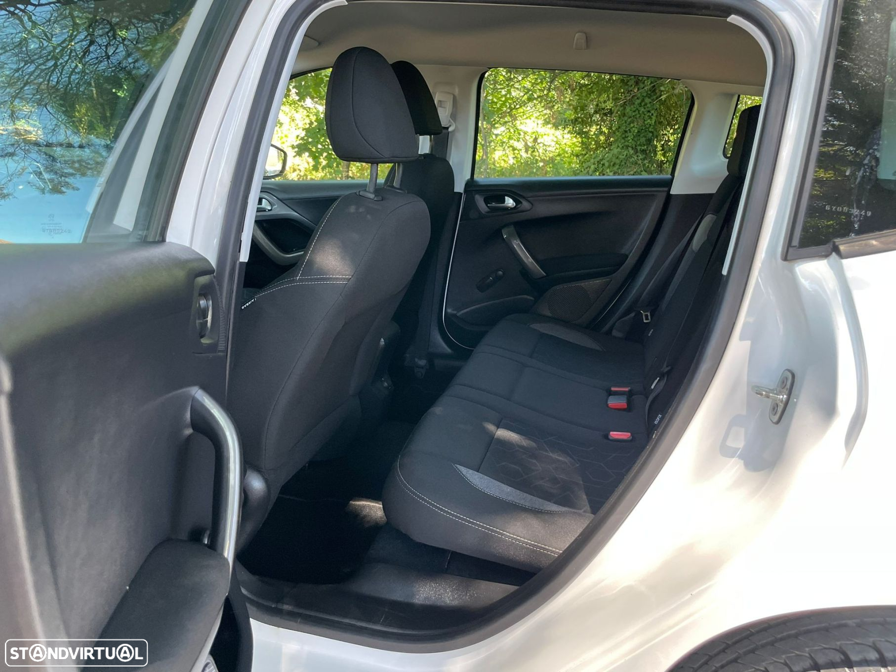 Peugeot 2008 1.2 PureTech Allure - 15