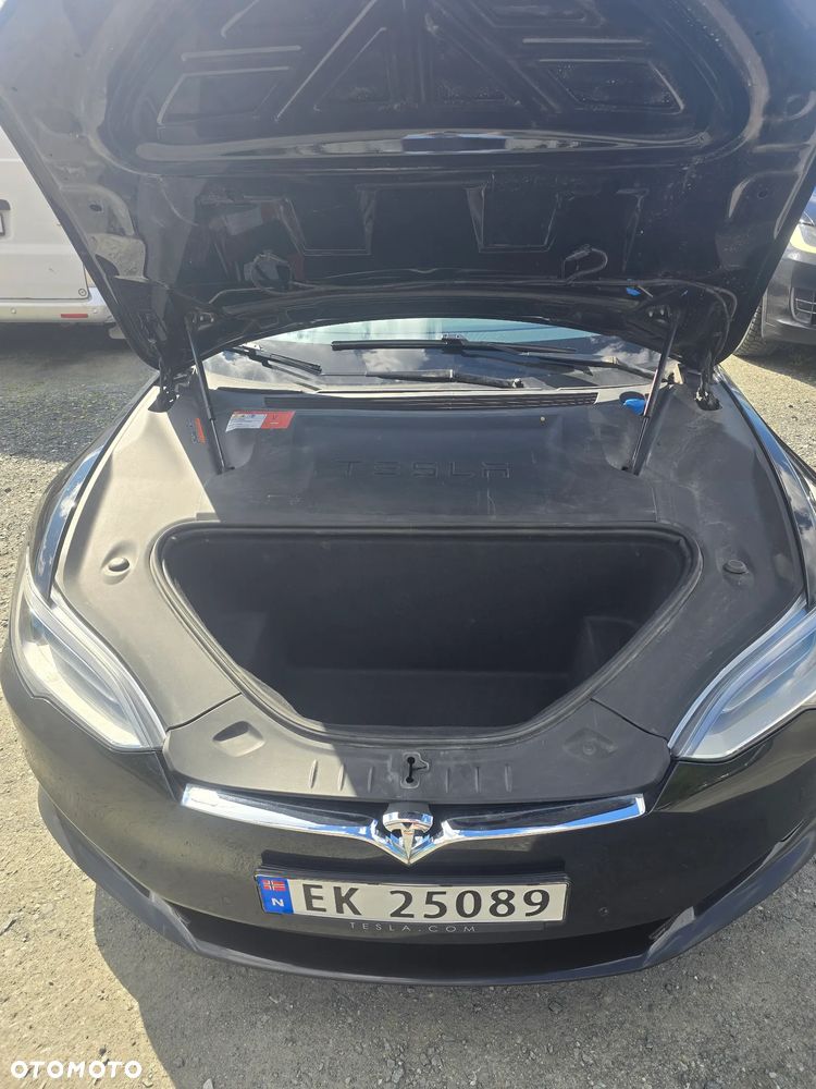 Tesla Model S - 12