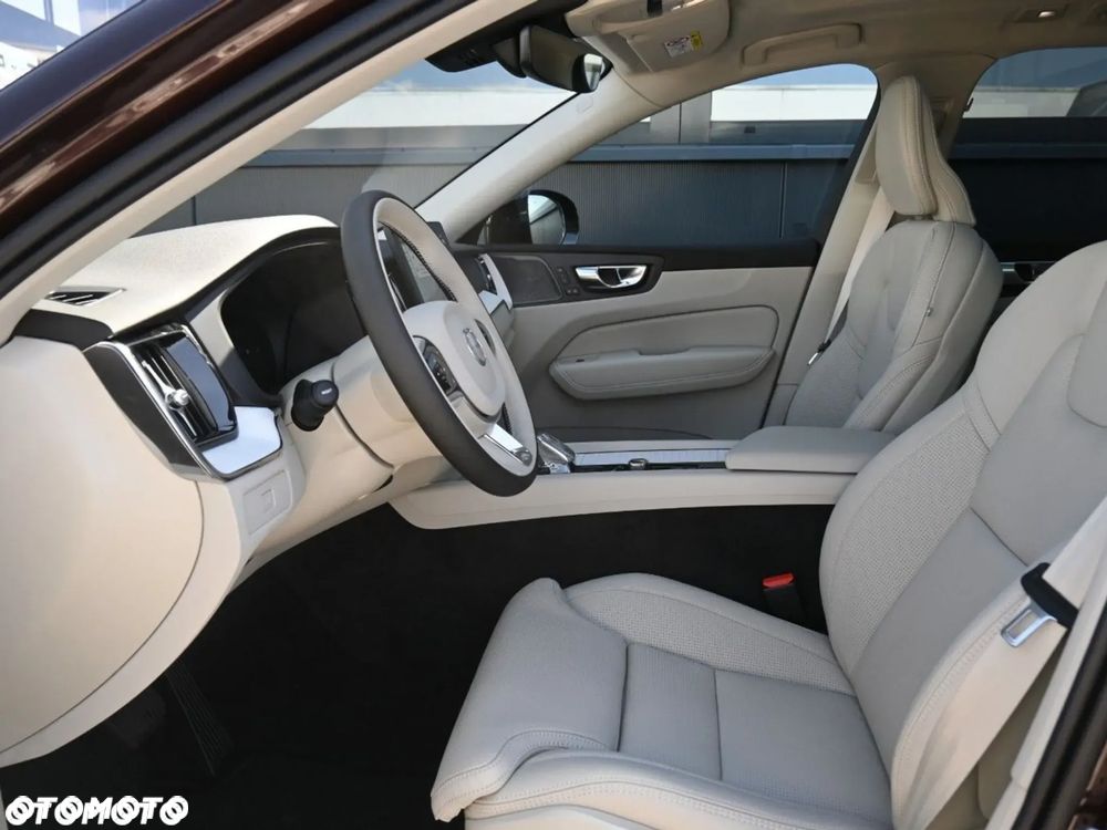 Volvo XC 60 B5 B AWD Plus Dark - 6