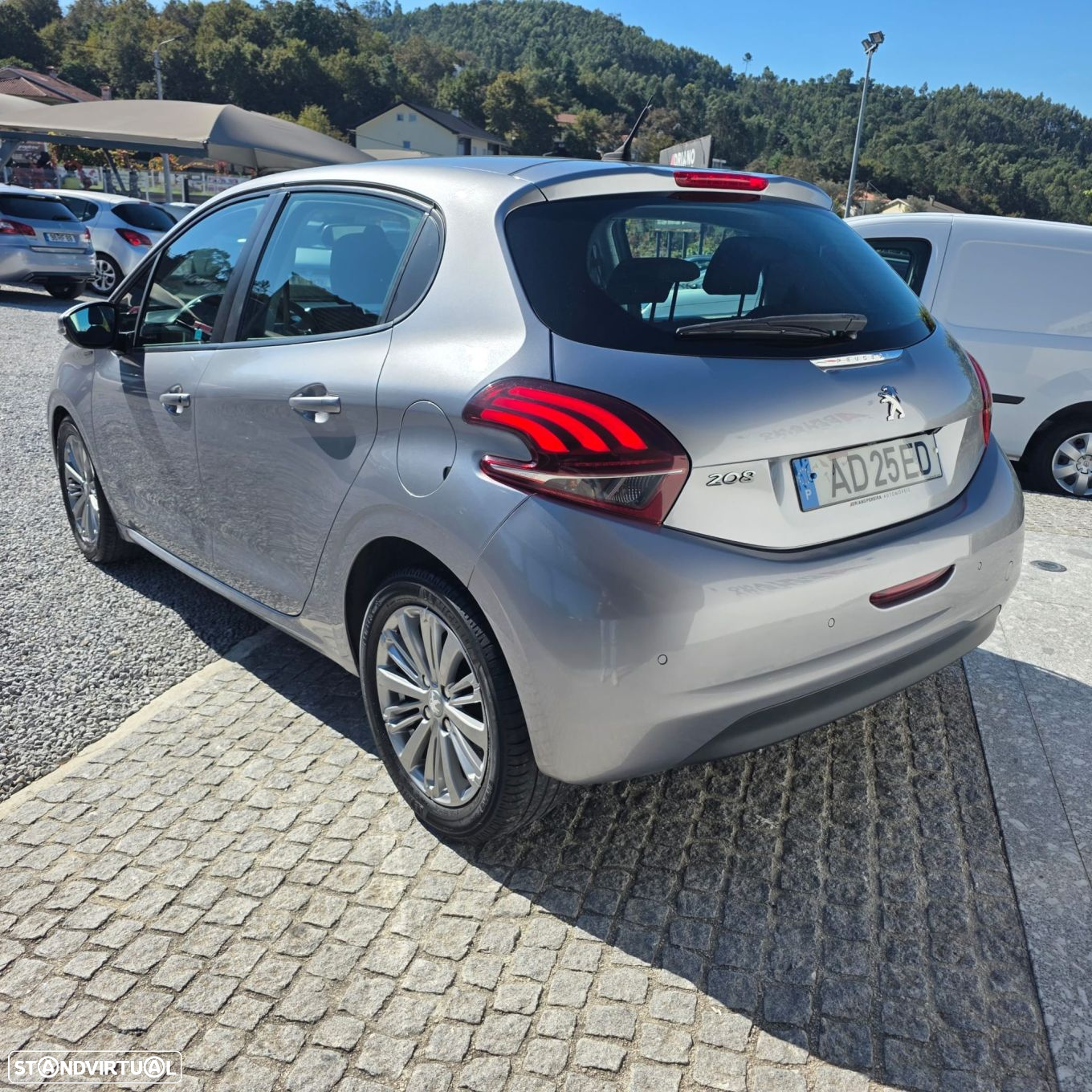 Peugeot 208 1.2 PureTech Signature - 3