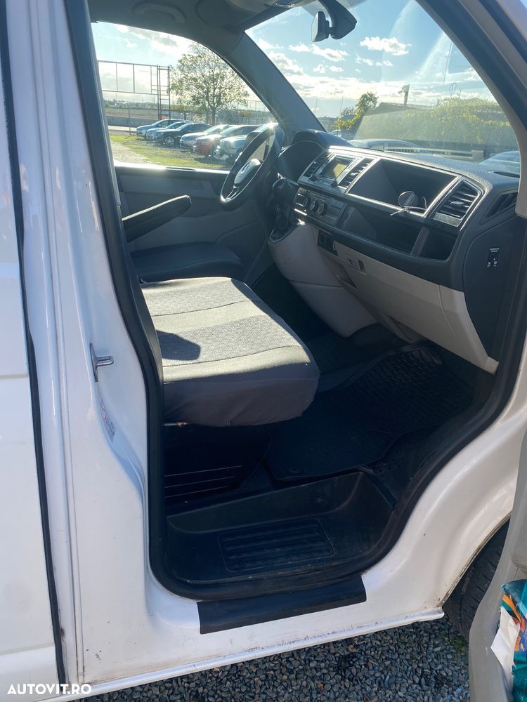 Volkswagen Caravelle - 8