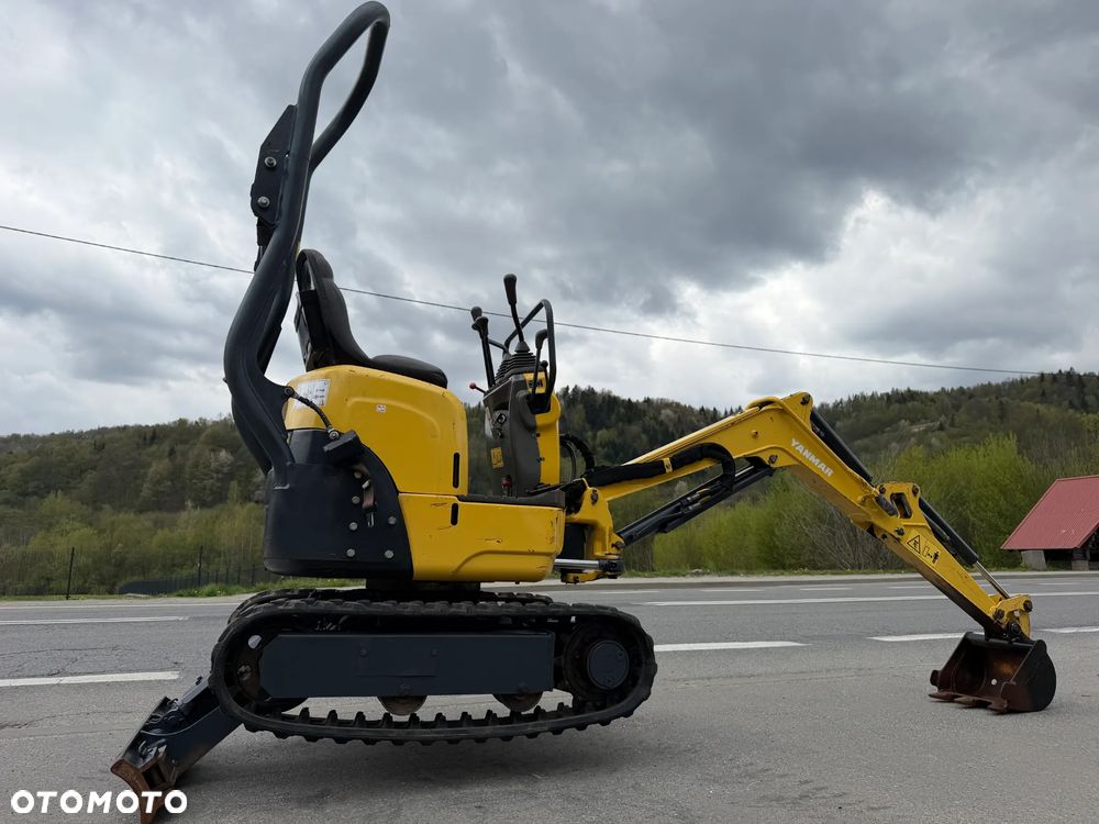 Yanmar SV08-1AS Japońska Minikoparka Gąsienicowa. Koparka 1,1 tony. Maszyna jak Nowa. 2017rok. Pochodzi z Norweskiego Gospodarstwa Ogrodniczego! 2 Rozsuwane Podwozie. Dokumentacja. Dodatkowe sekscje Hydrauliczne na młot lub wiertnice. Ani deka luzów czy wycieków. Szybkozłącze. Skrętne ramię. OKAZJA Zadbana Maszyna! Bardzo oszczędny silnik Yanmar. Mocne pompy Hydrauliczne!! 851mtg. Ani deka luzów czy wycieków, Aktualna Dekra. Po serwisach! - 27