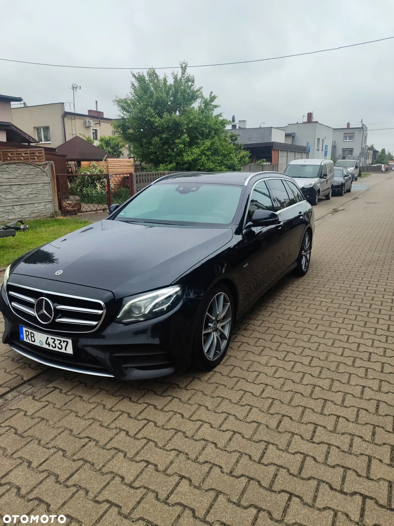 Mercedes-Benz Klasa E 300 d T 9G-TRONIC - 4