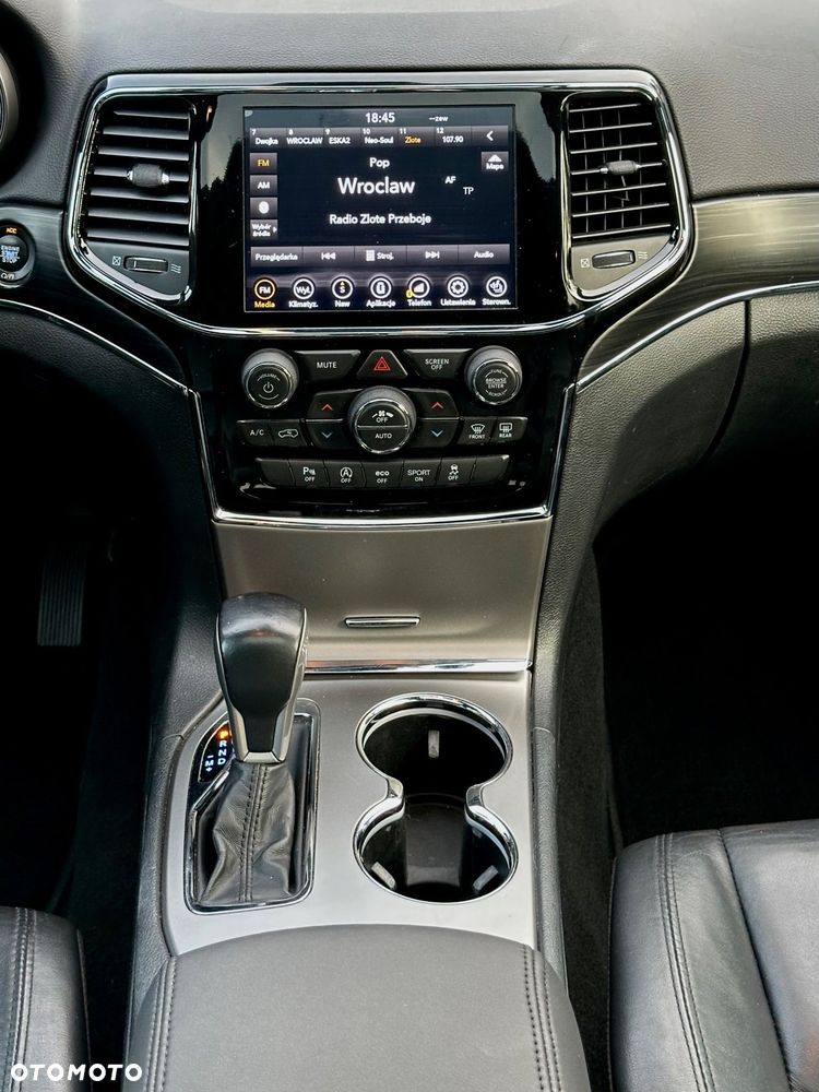 Jeep Grand Cherokee - 26