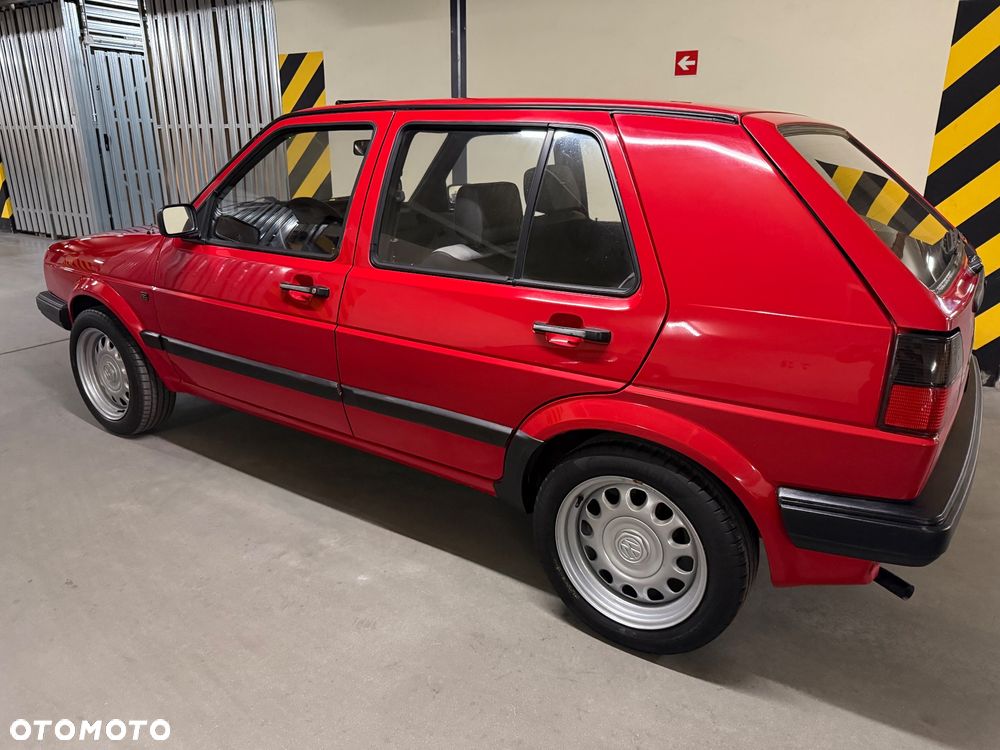 Volkswagen Golf - 22