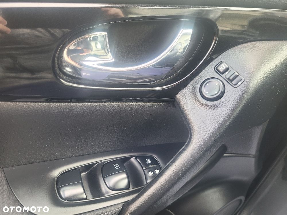 Nissan Qashqai 1.6 DCi N-Connecta - 17