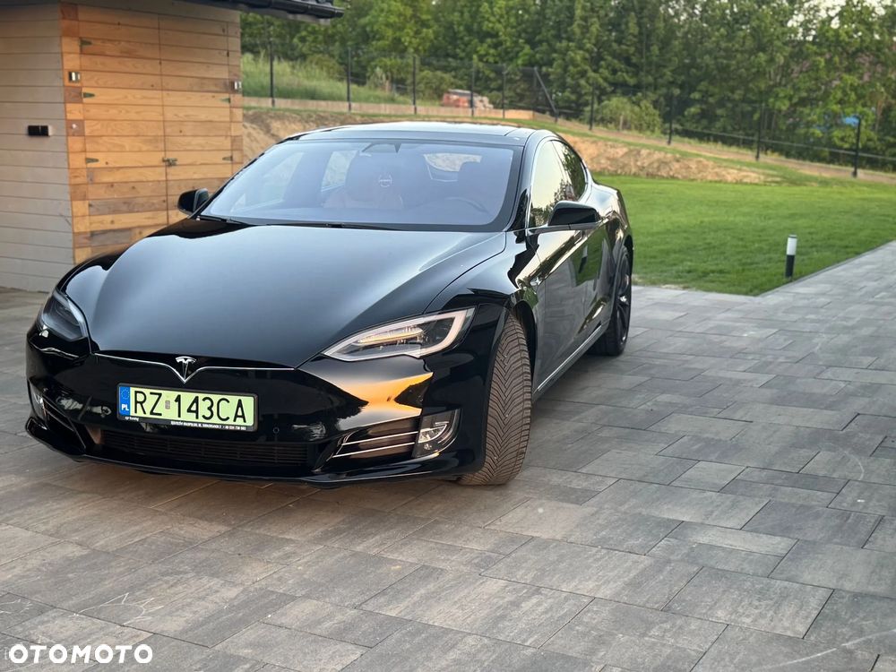 Tesla Model S - 5