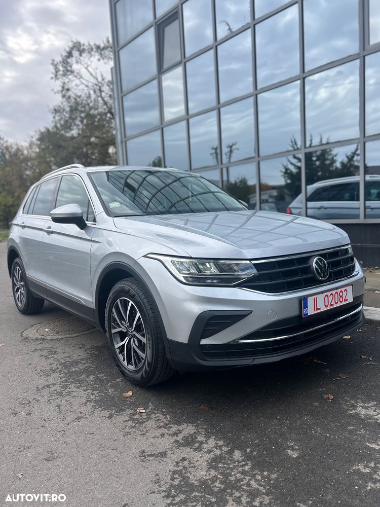 Volkswagen Tiguan - 1