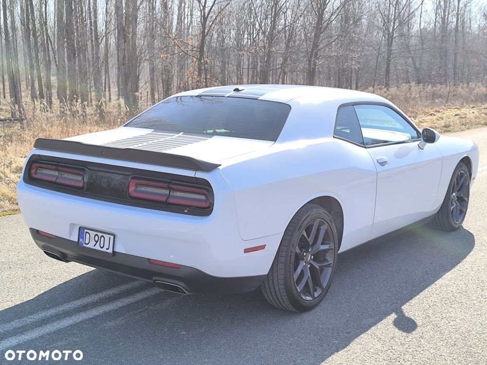 Dodge Challenger - 10