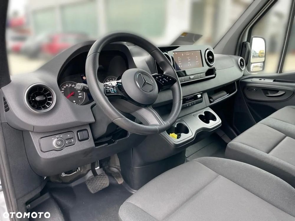 Mercedes-Benz Sprinter - 7