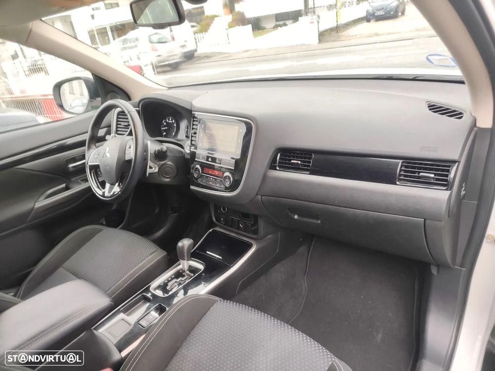 Mitsubishi Outlander 2.0 Kaiteki CVT - 32