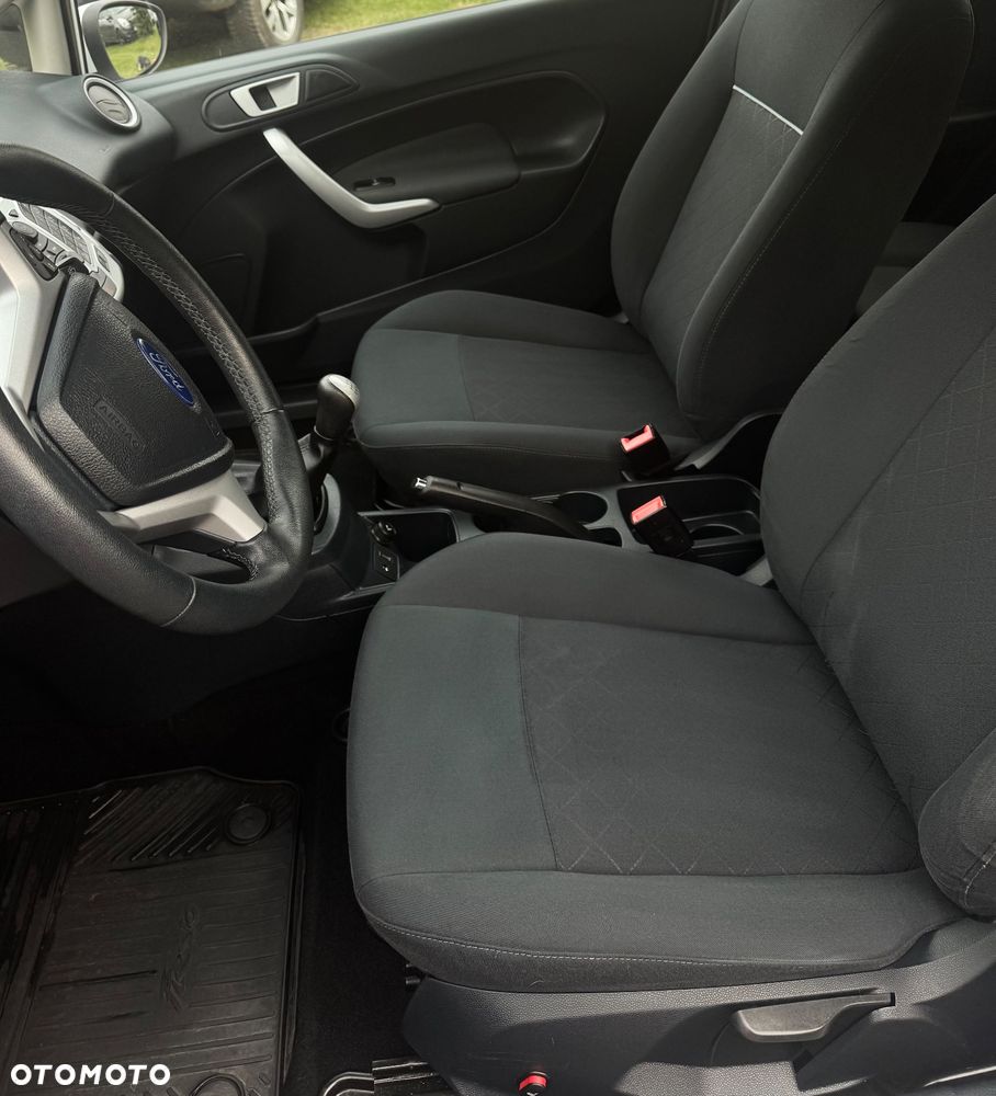 Ford Fiesta 1.25 Champions Edition - 28
