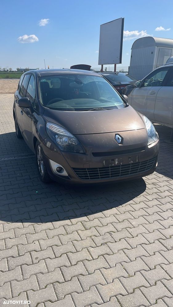 Dezmembram Renault Scenic 2.0 diesel din 2011 - 1