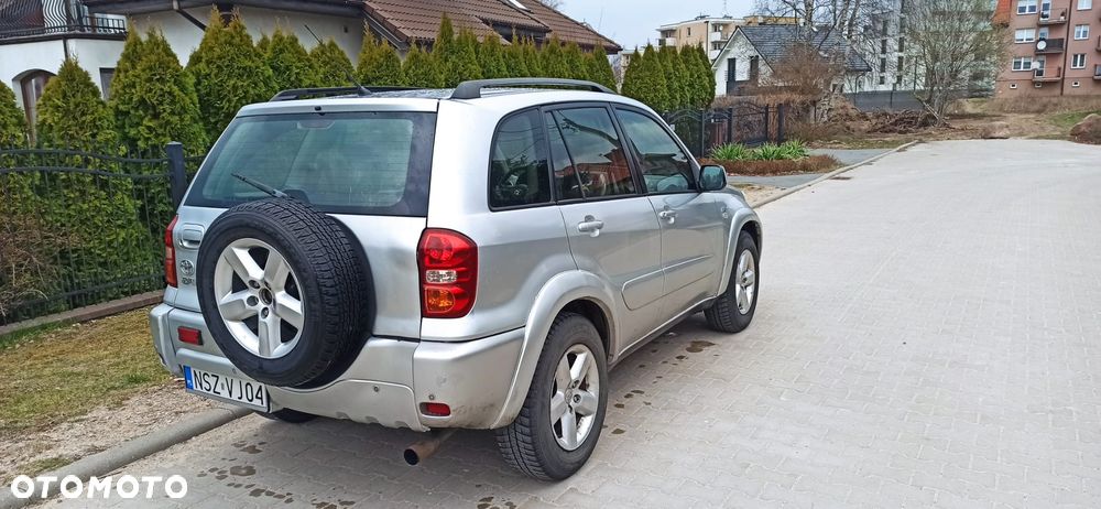Toyota RAV4 2.0 D-4D 4x4 - 5