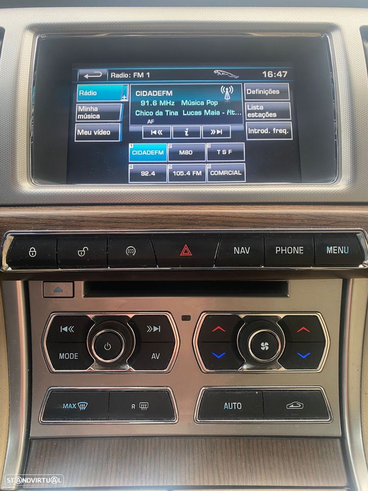 Jaguar XF Sportbrake 2.2 D Premium Luxury - 10