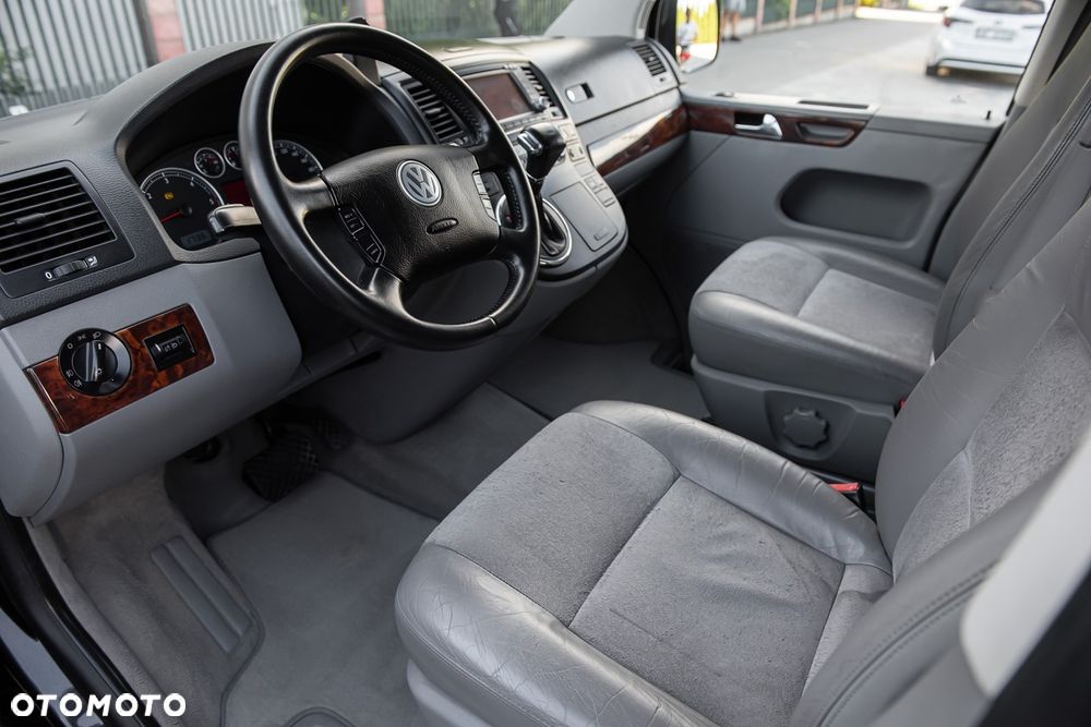 Volkswagen Multivan - 12