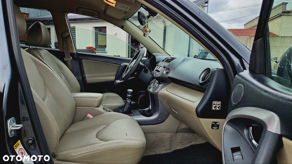 Toyota RAV4 - 8
