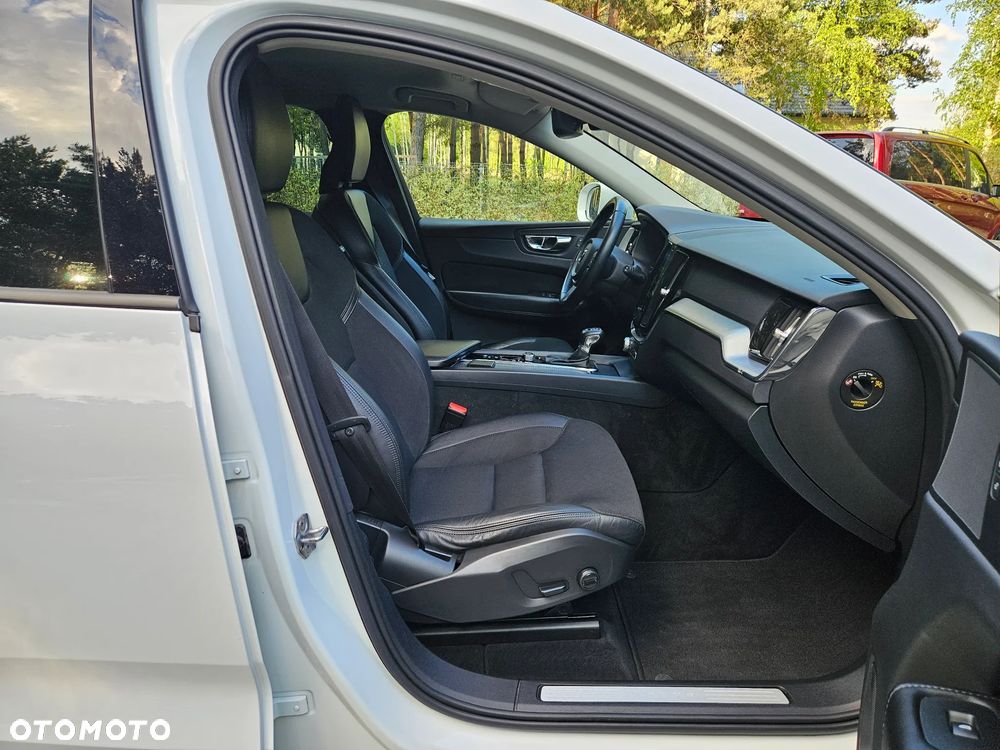 Volvo XC 60 D4 Momentum Pro - 27