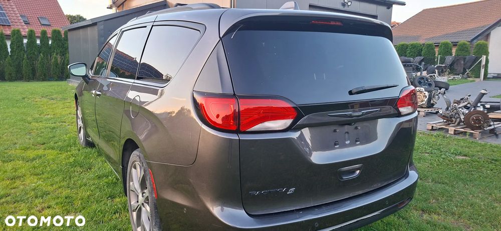 Chrysler Pacifica - 21