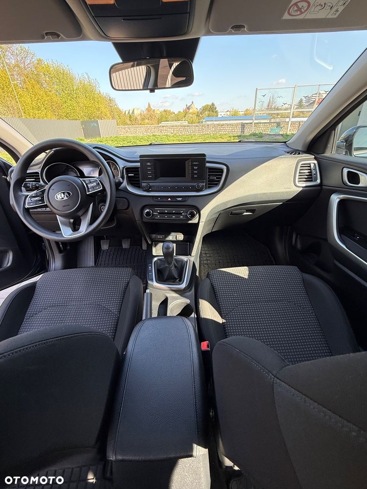 Kia Ceed - 12