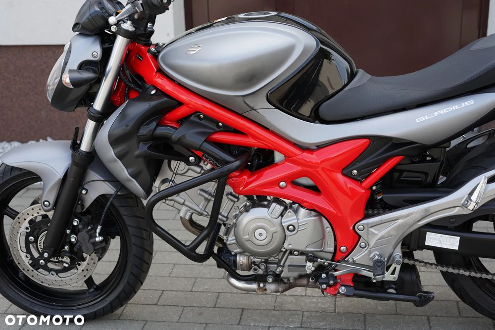 Suzuki Gladius - 27