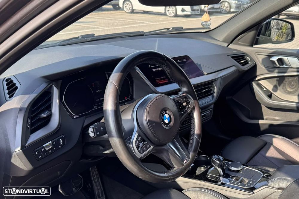 BMW 116 d Pack Desportivo M Auto — fotografia 5