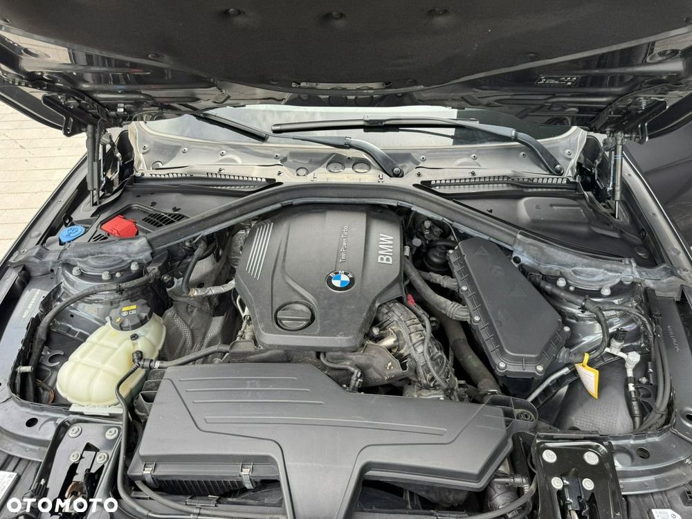 BMW Seria 3 320d Efficient Dynamics Edition Sport Line - 32