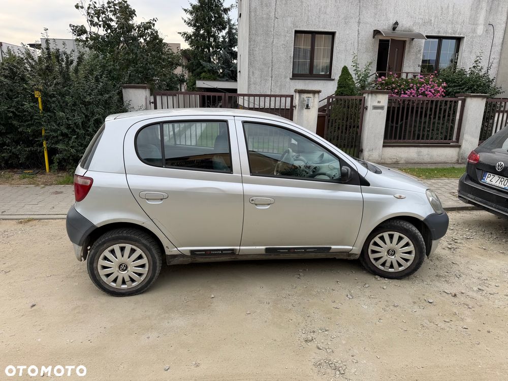 Toyota Yaris 1.0 Base - 4