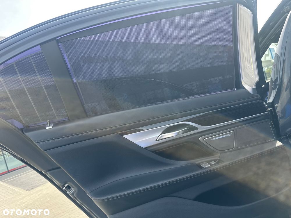 BMW Seria 7 740Li - 21