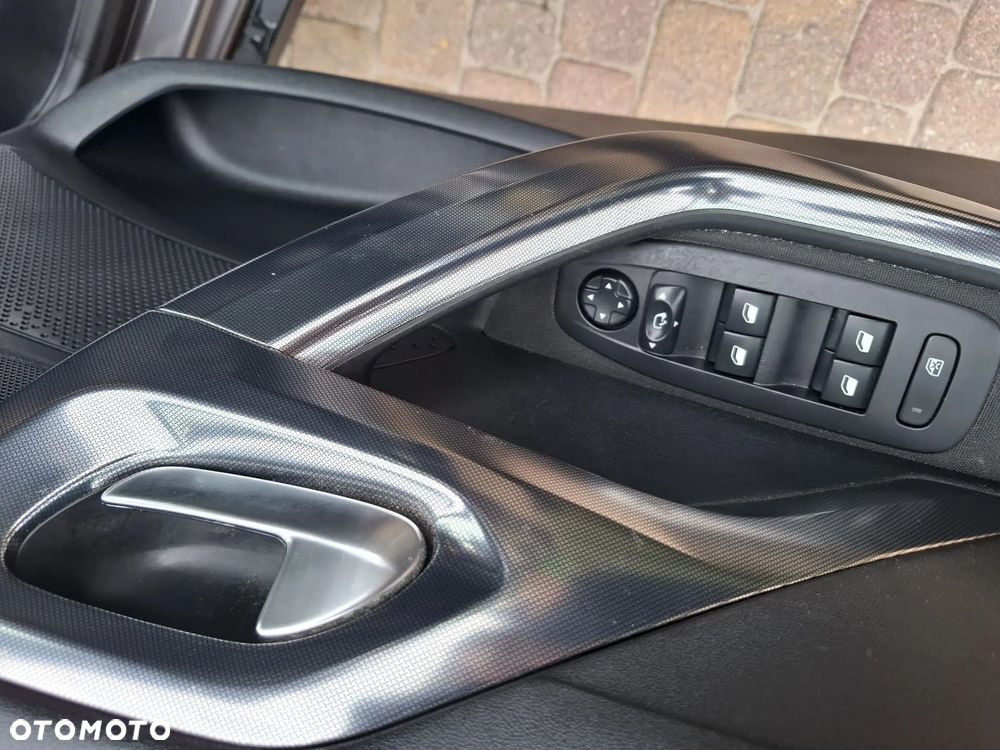 Peugeot 2008 1.2 Pure Tech Allure S&S - 19