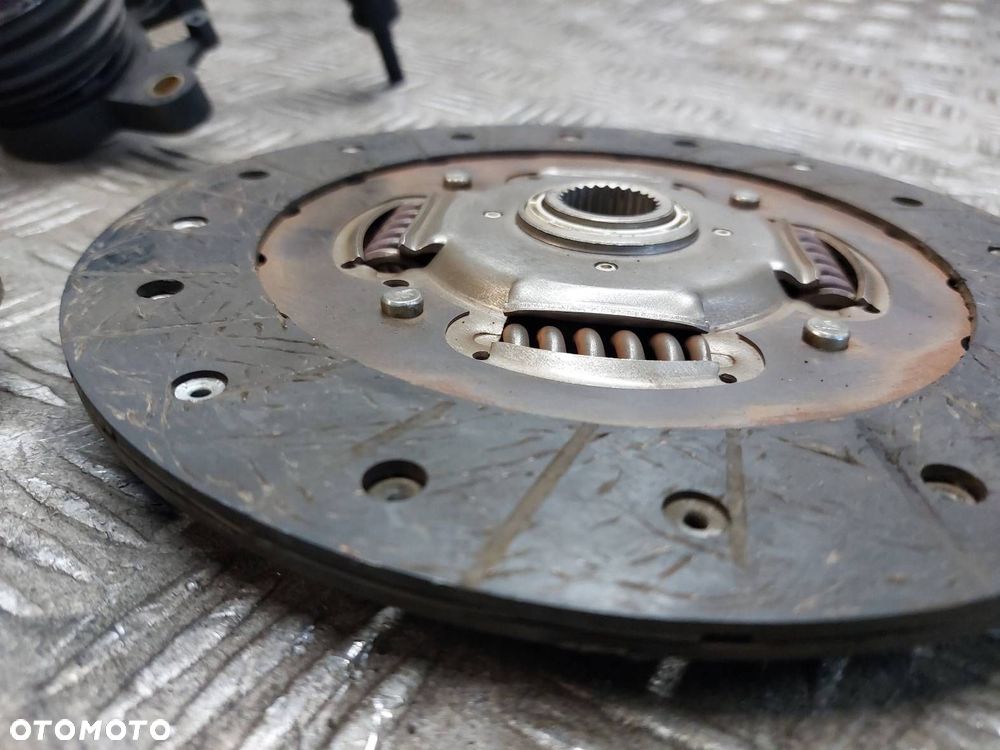 SPRZĘGŁO TARCZA + DOCISK + ŁOŻYSKO OPOROWE NISSAN MICRA K12 1.5 DCI - 7