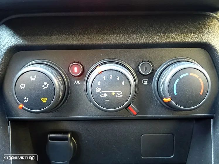 Dacia Sandero 1.0 SCe Essential - 33