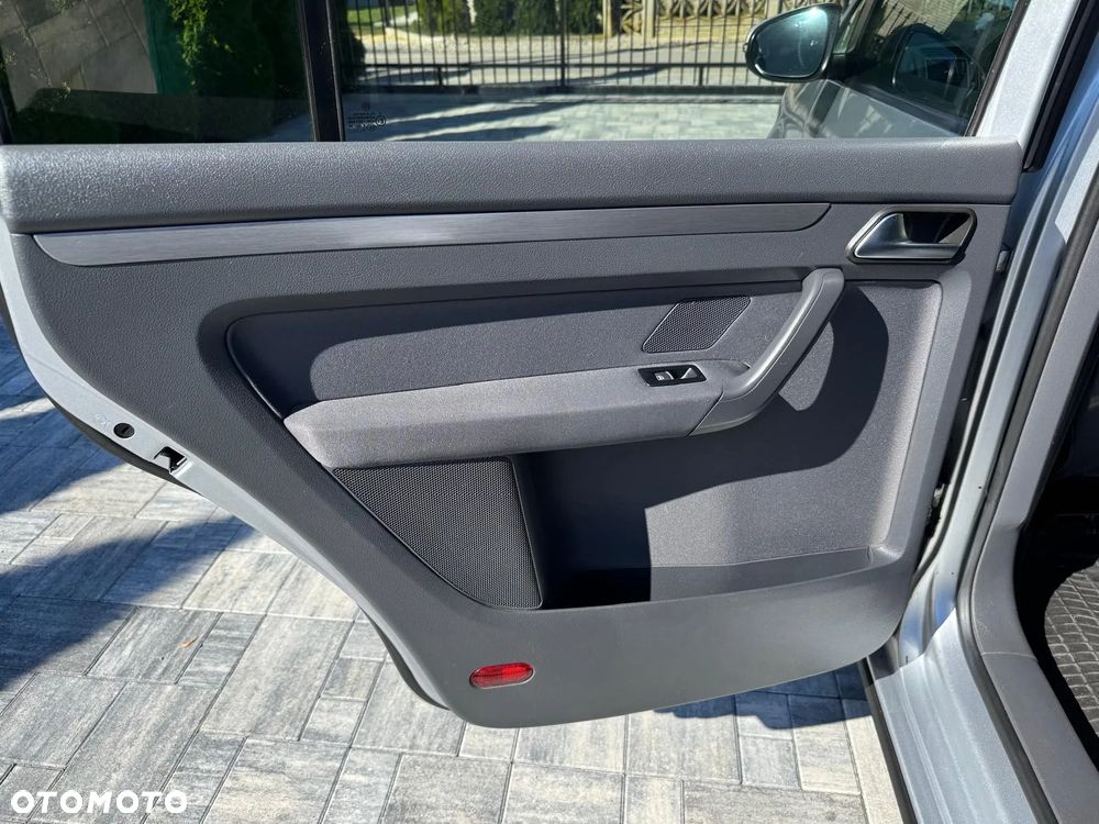 Volkswagen Touran 1.6 TDI DPF BlueMotion Technology Highline - 33