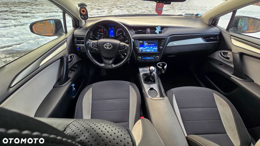 Toyota Avensis 2.0 D-4D Premium - 9