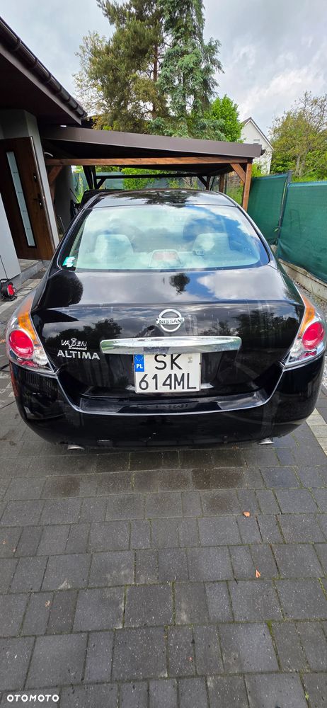 Nissan Altima - 4
