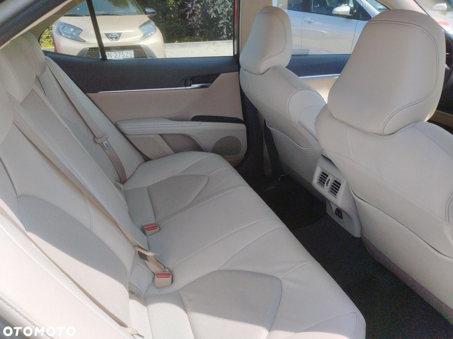 Toyota Camry - 10