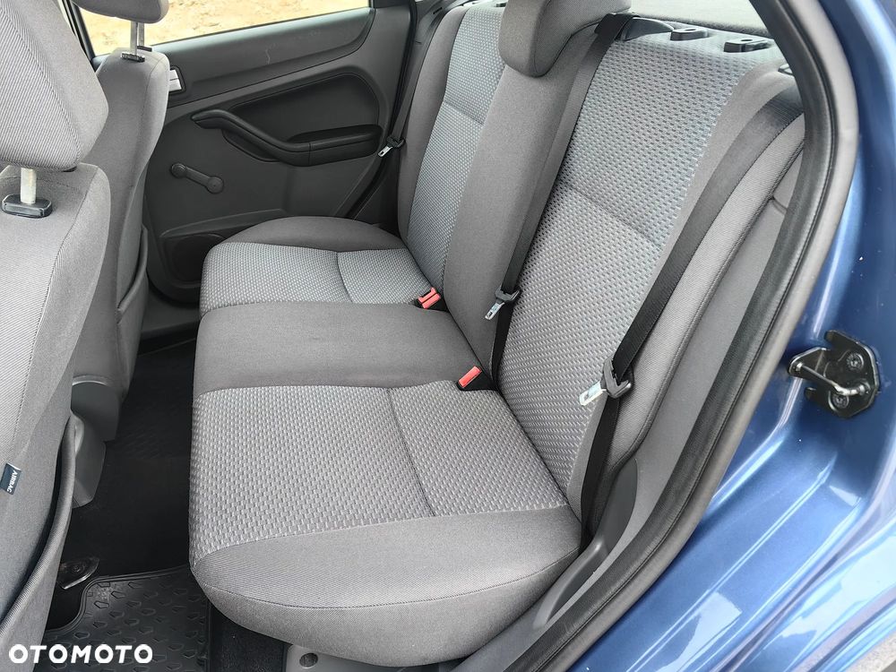 Ford Focus 1.6 Ambiente - 16