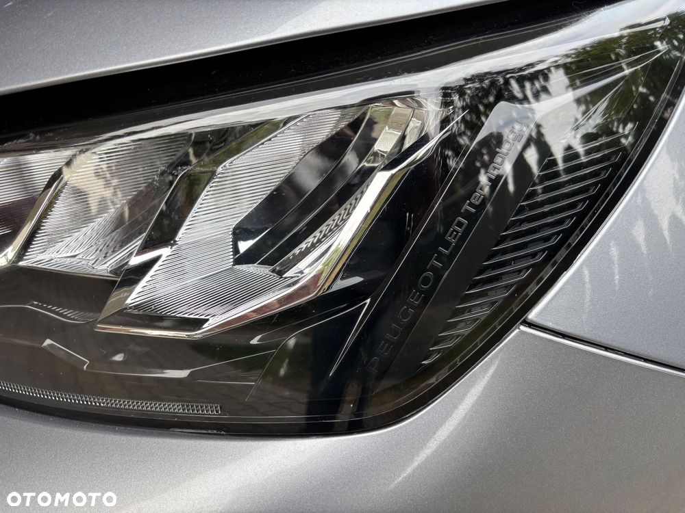 Peugeot 2008 - 8
