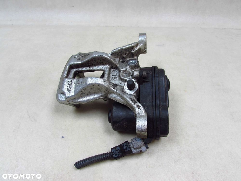 TOYOTA COROLLA E21 C-HR 19-23 ZACISK HAMULCOWY PRAWY TYL ELEKTRYCZNY - 1