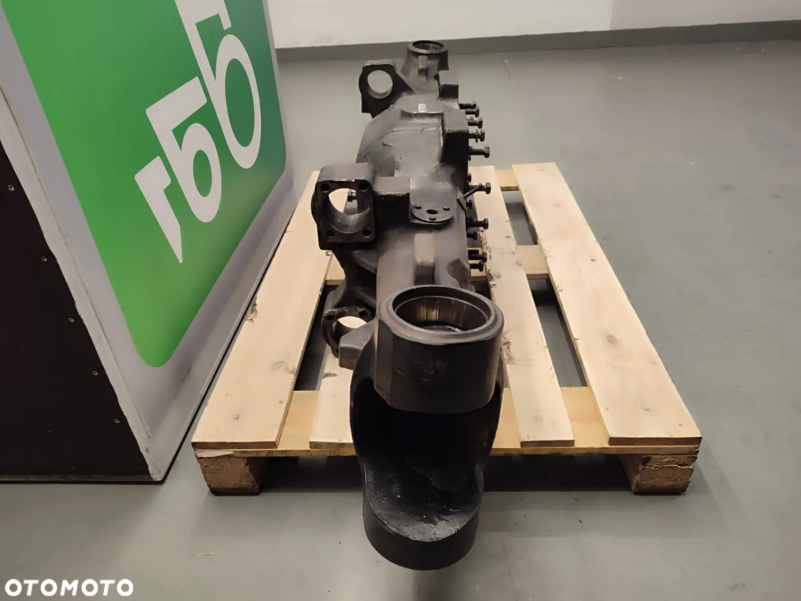 Obudowa mostu napędowego przedniego 7700170701 Massey Ferguson 8727 - 6